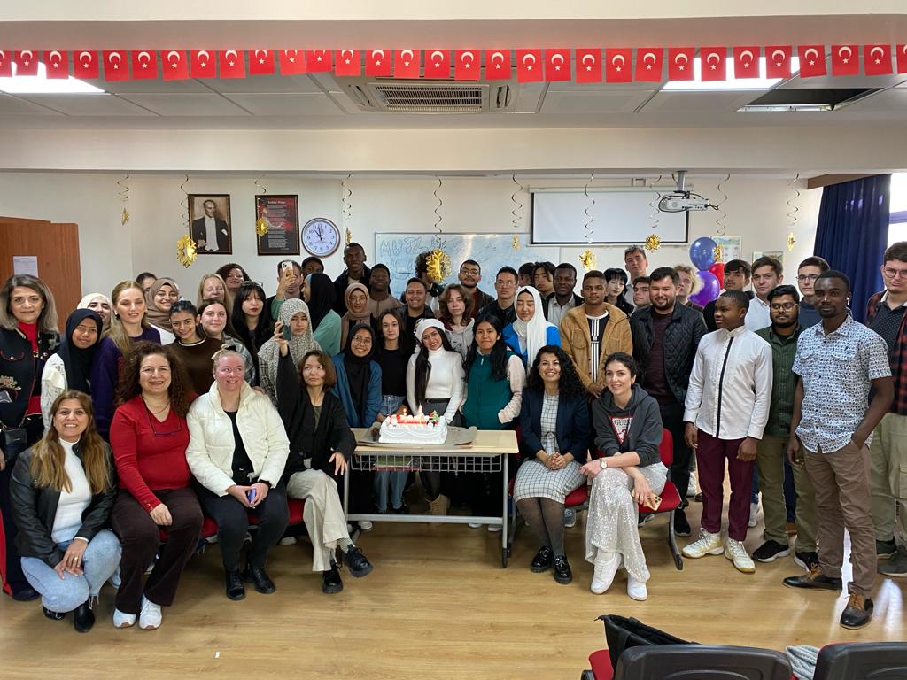 Öğrencilerimizden Renkli Yeni Yıl Partisi