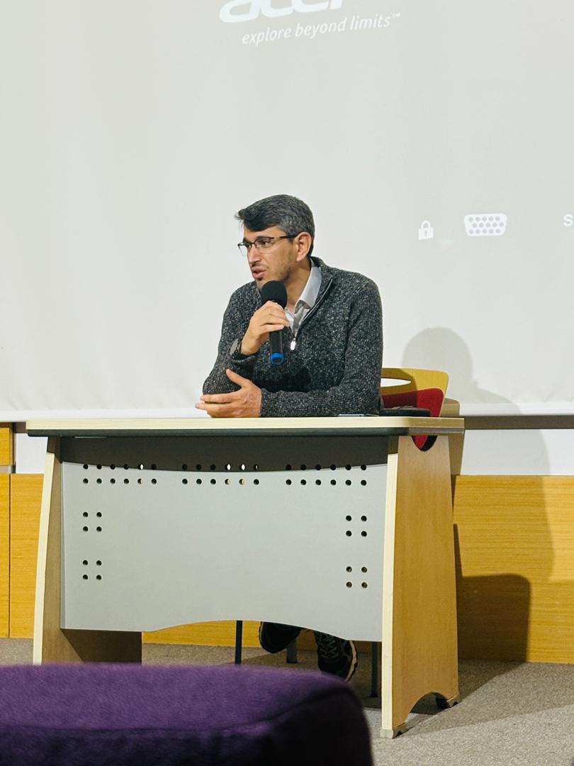 Türkçe Öğretimi Uygulama ve Araştırma Merkezi Müdür Yardımcısı Öğr. Gör. Tolga ARSLAN Tarafından İlim Yayma Cemiyeti Katipoğlu Munise Hanım Yükseköğretim Erkek Öğrenci Yurdu ve Kız Öğrenci Yurdunda YTB Burslusu Öğrencilere Yönelik “Sevgi Dili Türkçe” Adlı Konferansı Gerçekleştirildi!