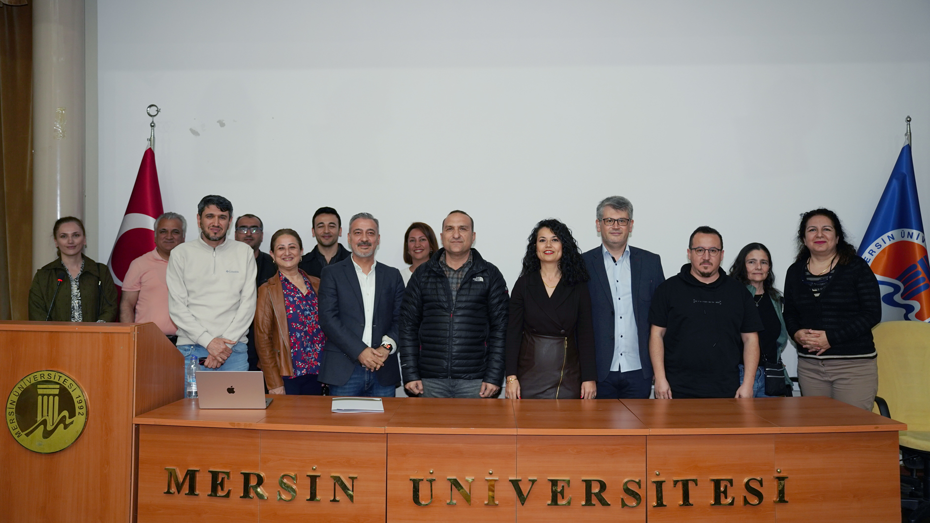 Mersin Üniversitesi, Mersin Üniversitesi Rektörlük Türk Dili Bölümü ve MEÜ Türkçe Öğretimi Uygulama ve Araştırma Merkezi Bünyesinde Öğr. Gör. Dr. Özgür ÖNER'in Tanıtımını Yaptığı "Türkçe Öğrenenler İçin Çevrim İçi Sözlük: Türkçes" Adlı Konferans Düzenlendi!