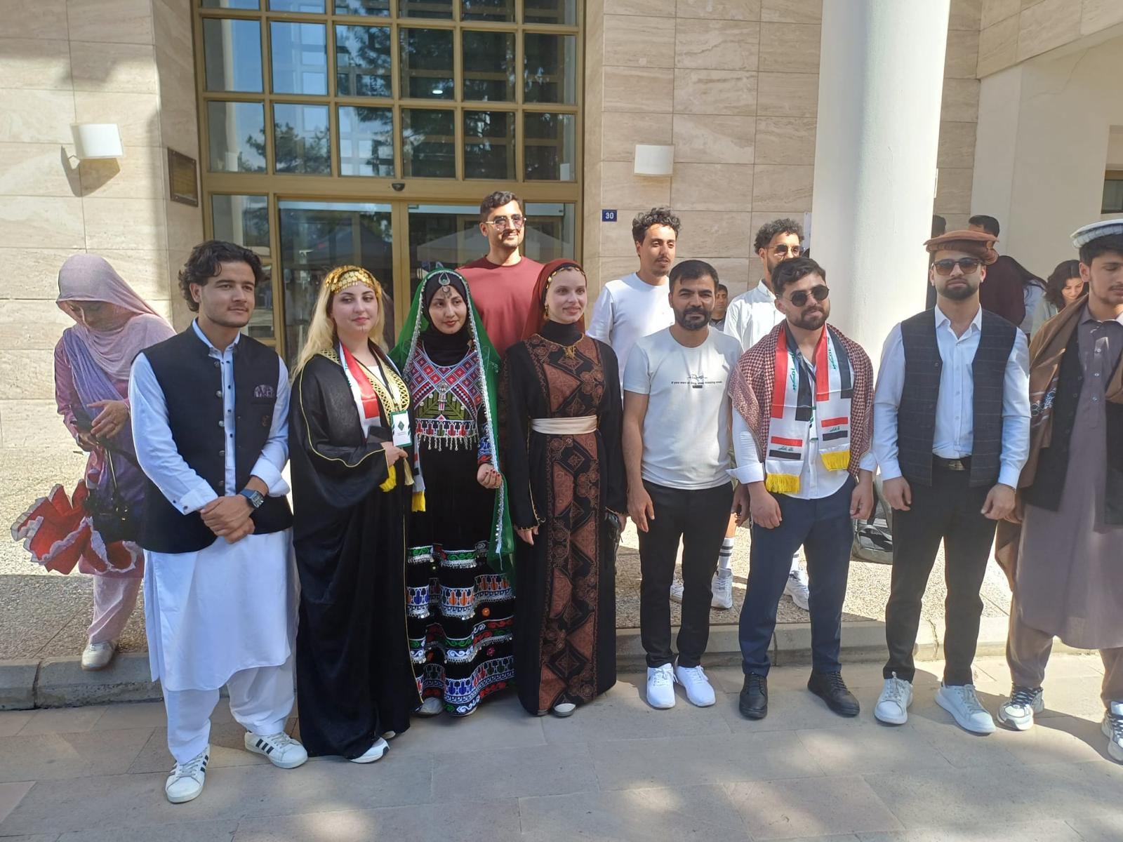 Mersin Üniversitesi MEÜFEST 2026 Programına MEÜ TUAM Öğrencileri Kültür Standı ve Kültürel Kıyafet Defilesi ile Katıldı!