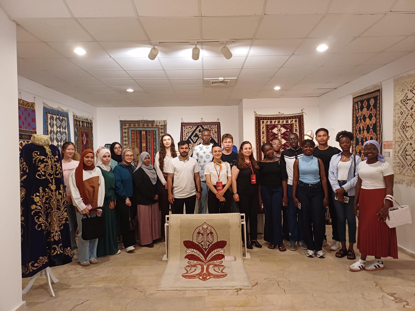 Mersin TUAM Uluslararası Öğrencilerimiz, Mersin Üniversitesi İle Mersin İl Millî Eğitim Müdürlüğü, Yunus Emre Enstitüsü ve Mersin Olgunlaşma Enstitüsü İş Birliğinde Düzenlenen “Uluslararası Gelenekten Geleceğe Anadolu Motifleri Sempozyumu”na Misafir İzleyici Olarak Katıldılar!