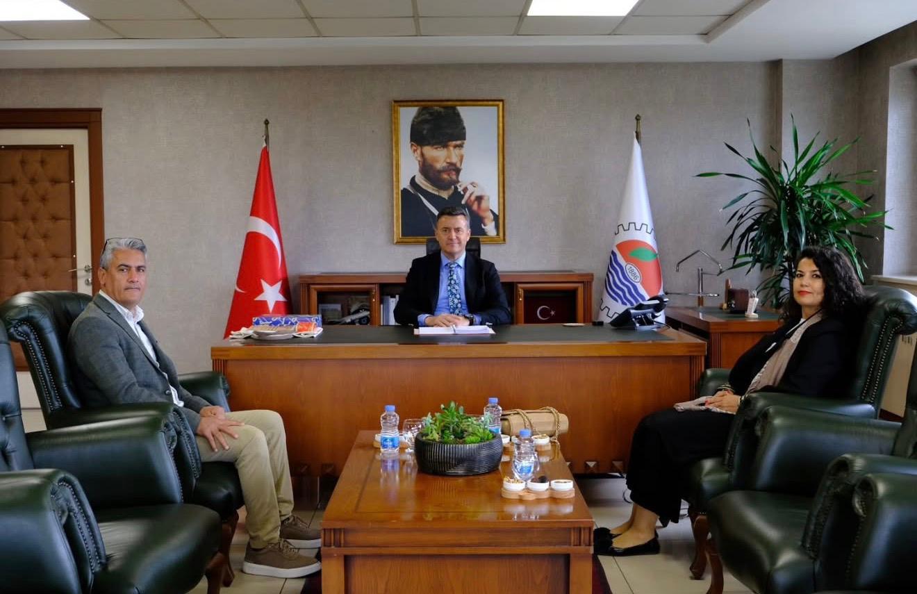 Mersin Ticaret ve Sanayi Odası ve Mersin Ticaret Borsasına Sempozyum Yürütme Kurulu Başkanlarından TUAM Müdürü Doç. Dr. İmran Gündüz Alptürker Tarafından Teşekkür Ziyareti Gerçekleştirildi!